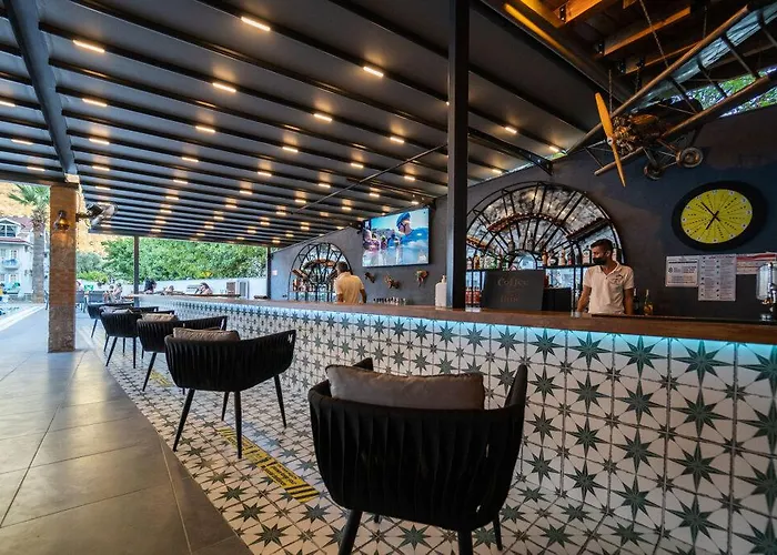 Majestic מלון 3*