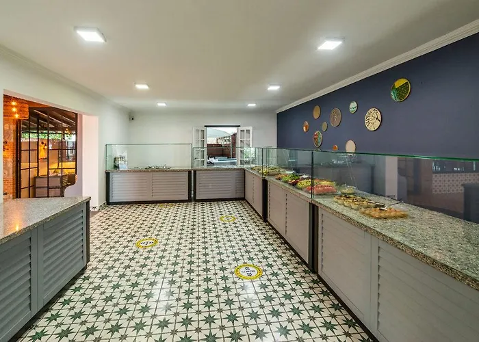 מלון Majestic 3*