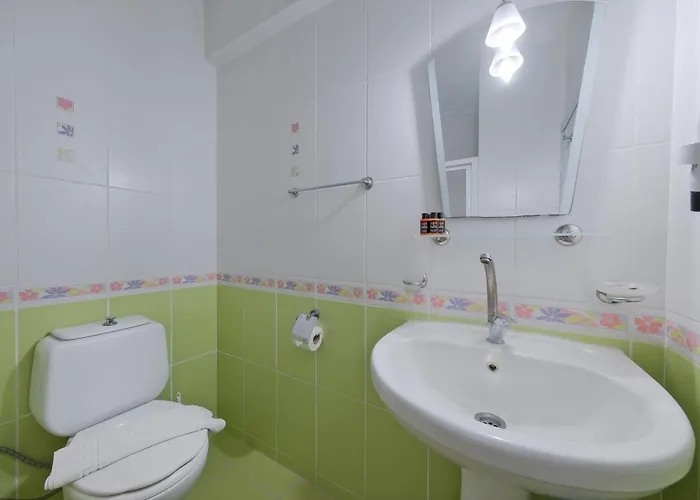 מלון Majestic 3*