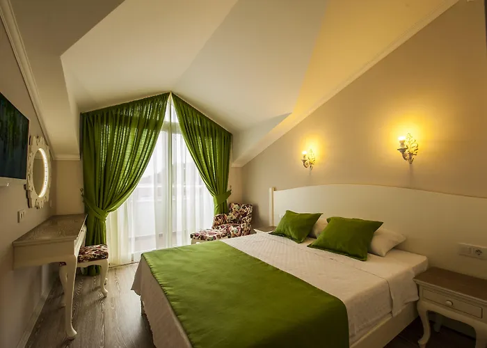 מלון Majestic 3*